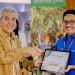 Tingkatkan Semangat Menulis, Rektor UMSU Serahkan Royalti Kepada 130 Penulis UMSU Press